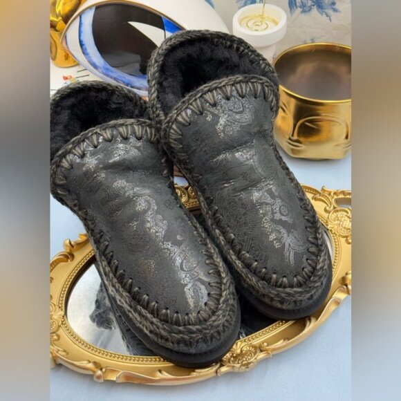 🆕 MOU 🧿 NWOT WOB Black Eskimo Ankle Boot, Paisley Print Overlay, Sz EU 39 - Picture 10 of 12